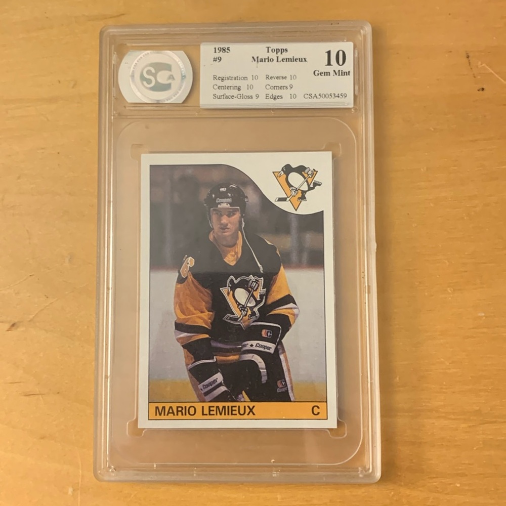 Mario Lemieux (Pittsburgh Penguins) Rookie Card. Graded 10 GEM MINT
